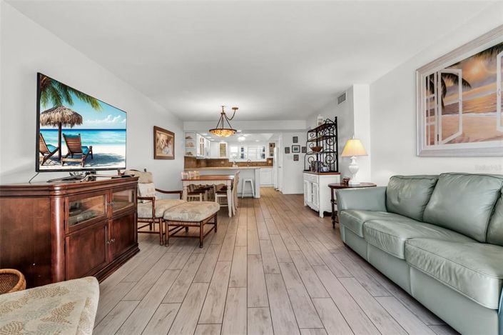 Image No.6-Propriété de 2 chambres à vendre à Sarasota