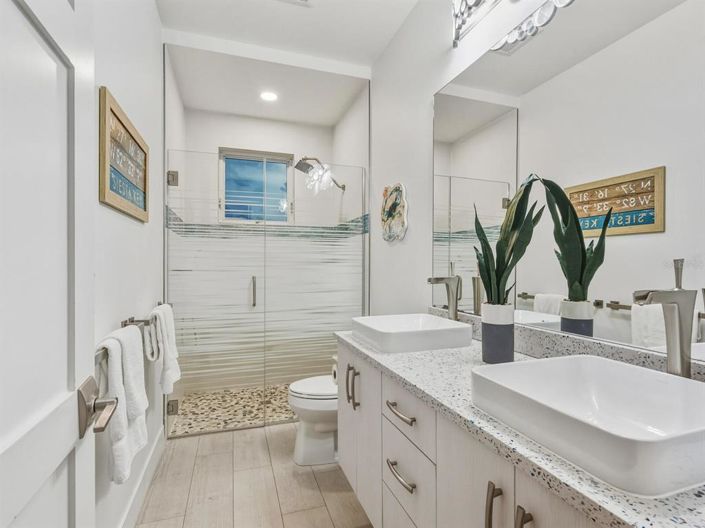 Image No.15-6 Bed Property for sale