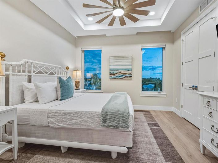 Image No.16-6 Bed Property for sale