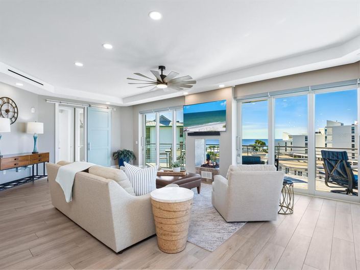 Image No.21-6 Bed Property for sale