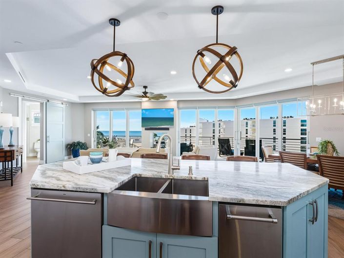 Image No.25-6 Bed Property for sale