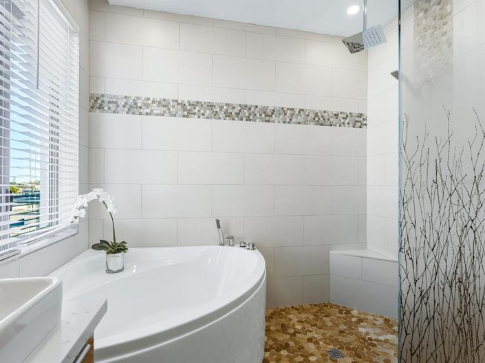 Image No.33-6 Bed Property for sale