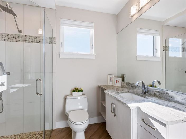 Image No.36-6 Bed Property for sale