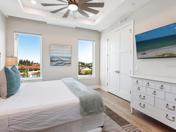 Image No.37-6 Bed Property for sale