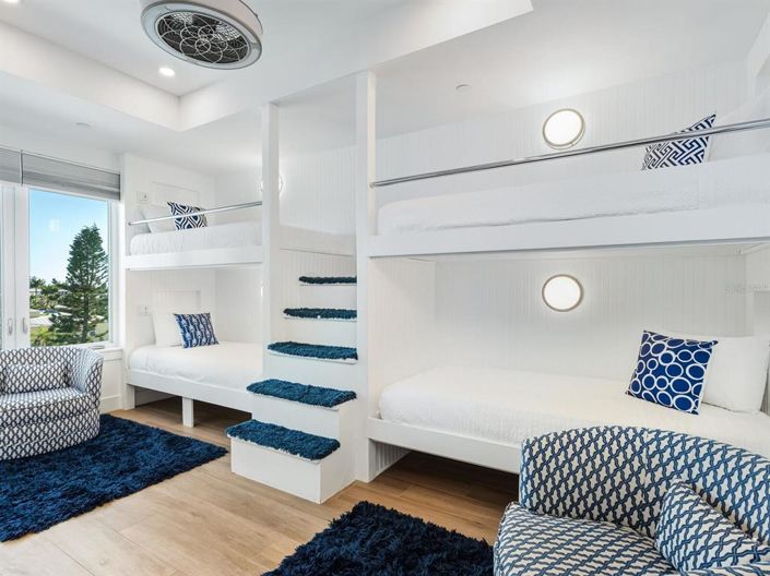 Image No.39-6 Bed Property for sale