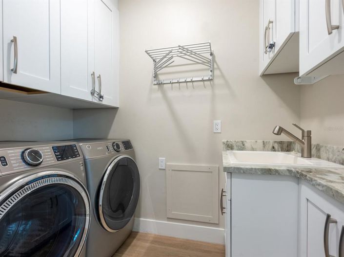 Image No.40-6 Bed Property for sale