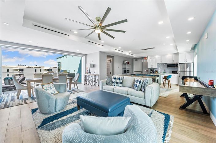 Image No.42-6 Bed Property for sale