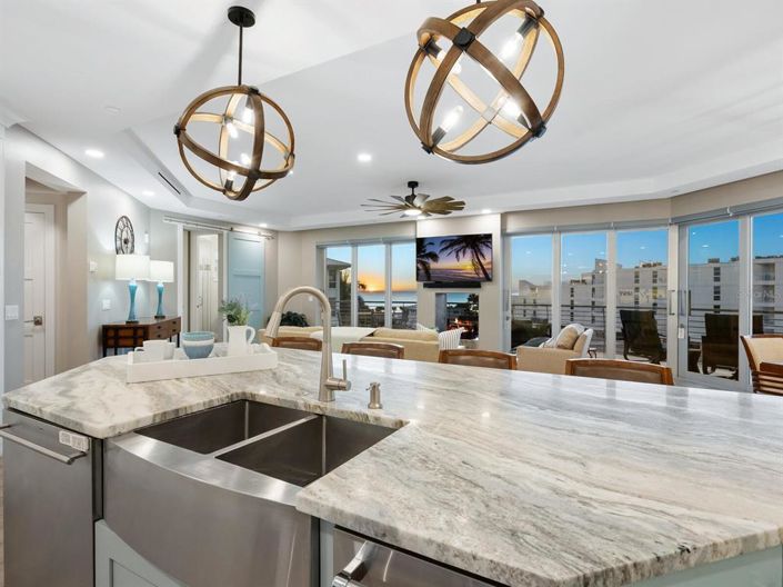 Image No.5-6 Bed Property for sale