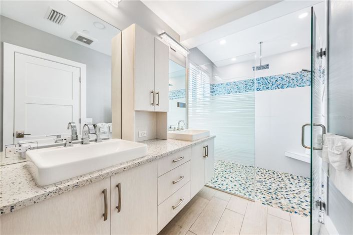 Image No.50-6 Bed Property for sale