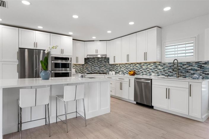 Image No.12-3 Bed Property for sale