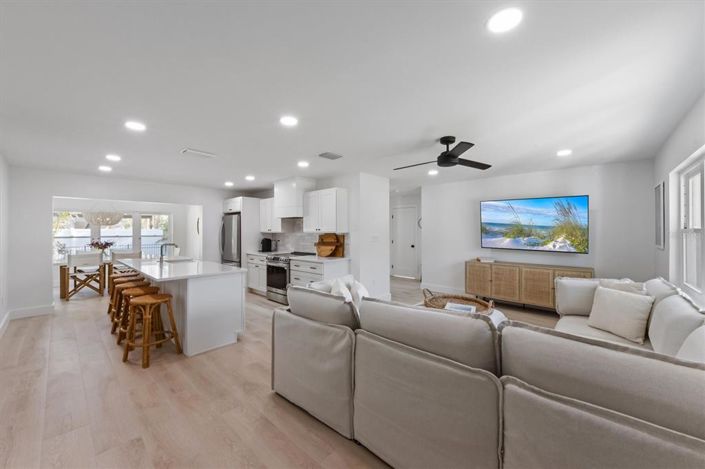 Image No.17-3 Bed Property for sale