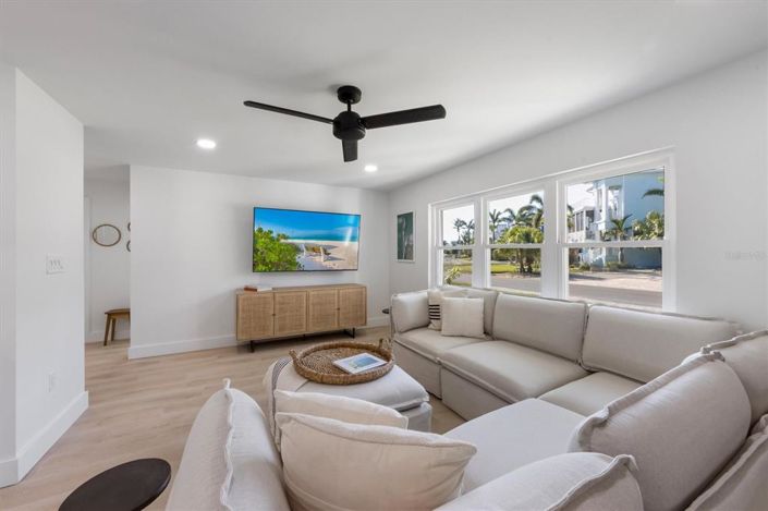 Image No.18-3 Bed Property for sale