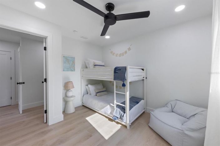 Image No.29-3 Bed Property for sale