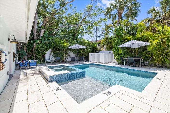 Image No.11-2 Bed Property for sale