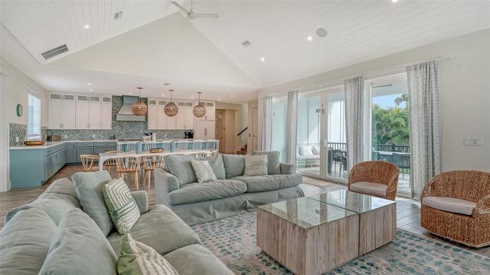 Image No.12-10 Bed Property for sale