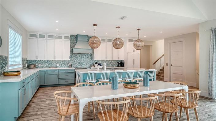 Image No.13-10 Bed Property for sale