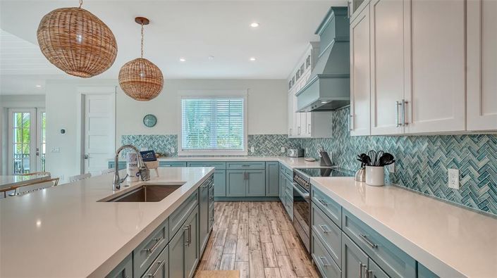 Image No.16-10 Bed Property for sale