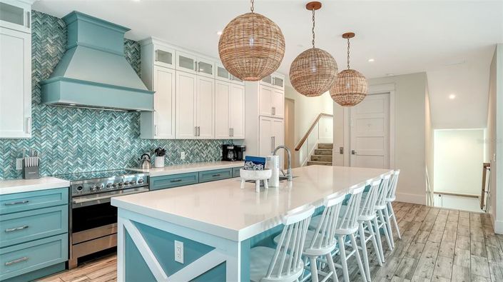 Image No.20-10 Bed Property for sale