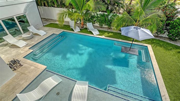 Image No.23-10 Bed Property for sale