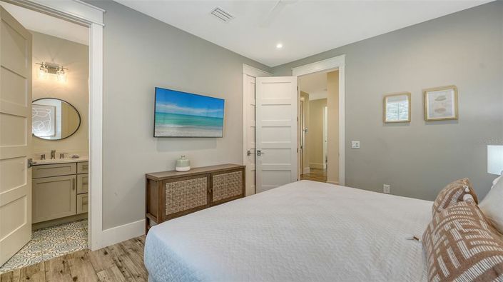 Image No.27-10 Bed Property for sale