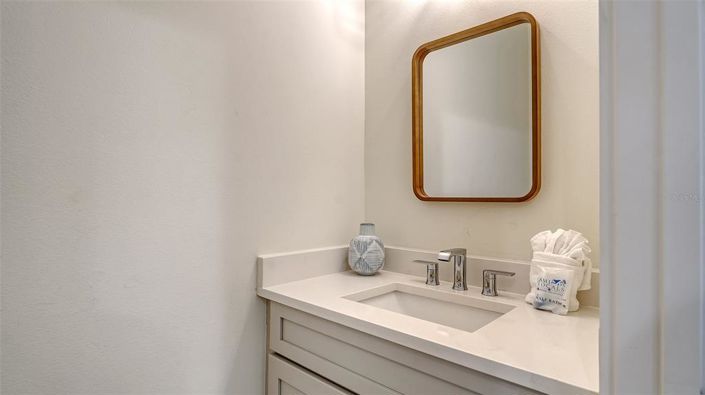 Image No.32-10 Bed Property for sale