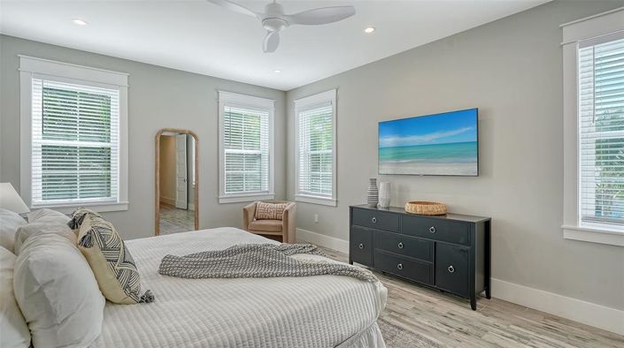 Image No.42-10 Bed Property for sale