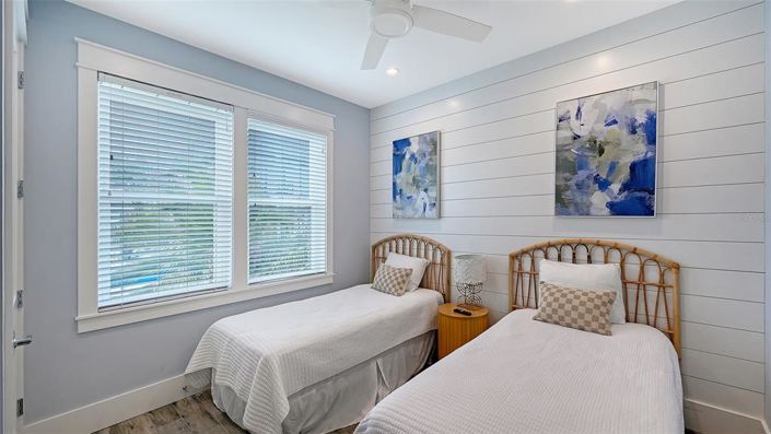 Image No.25-7 Bed Property for sale