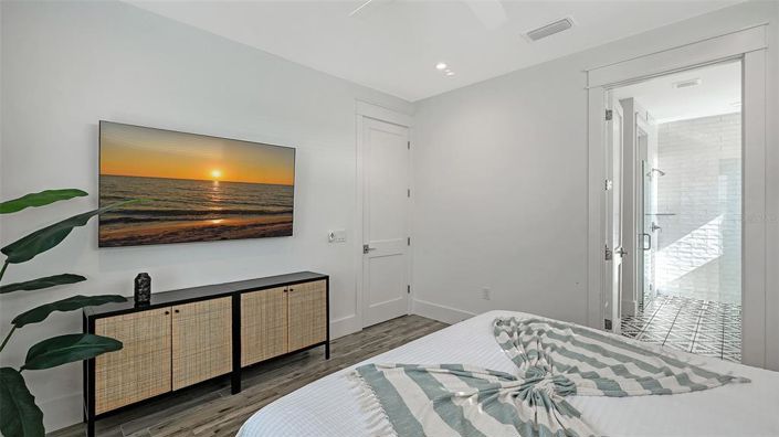 Image No.29-7 Bed Property for sale