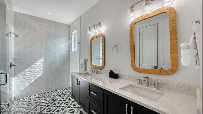 Image No.30-7 Bed Property for sale