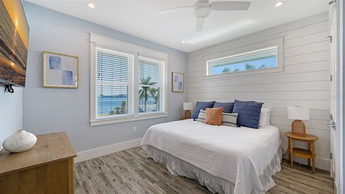 Image No.32-7 Bed Property for sale