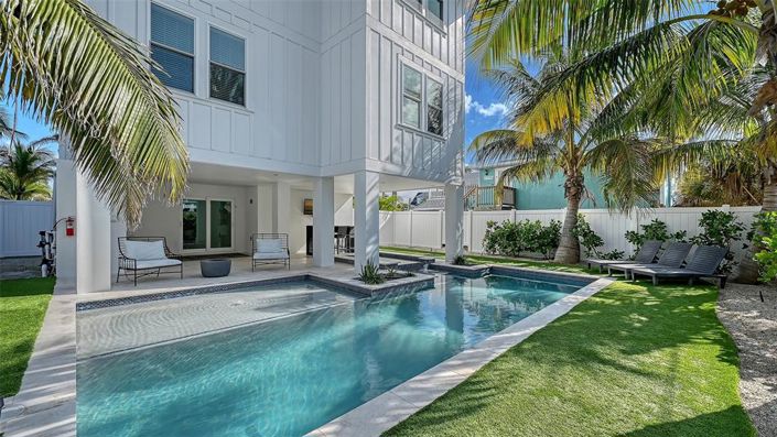 Image No.5-7 Bed Property for sale