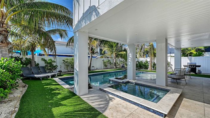 Image No.52-7 Bed Property for sale