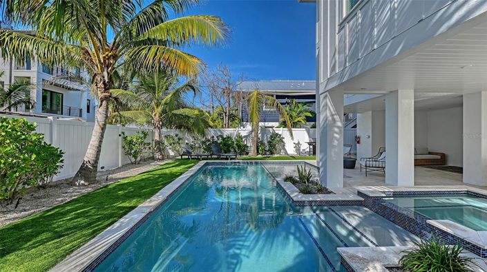 Image No.54-7 Bed Property for sale