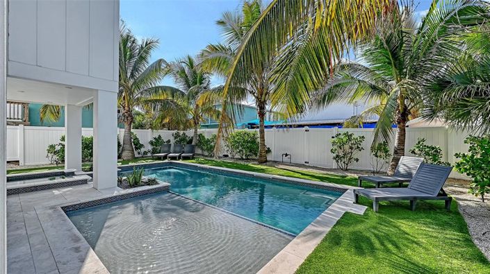 Image No.55-7 Bed Property for sale