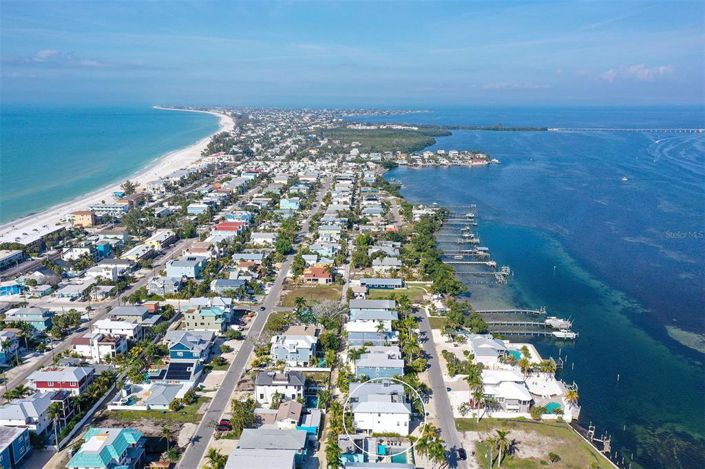 Image No.60-7 Bed Property for sale