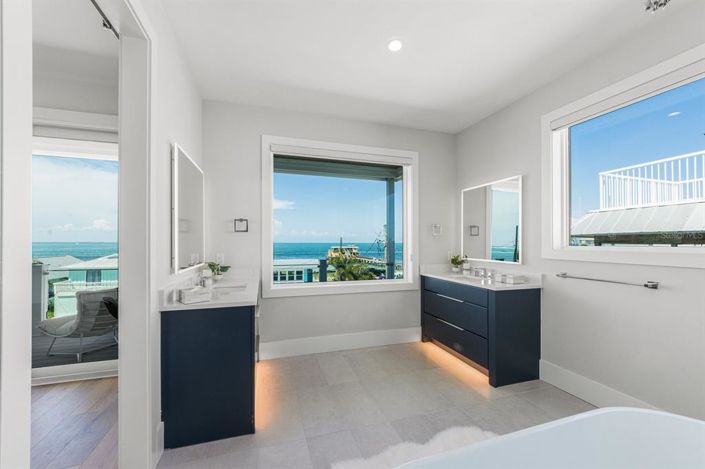 Image No.33-4 Bed Property for sale