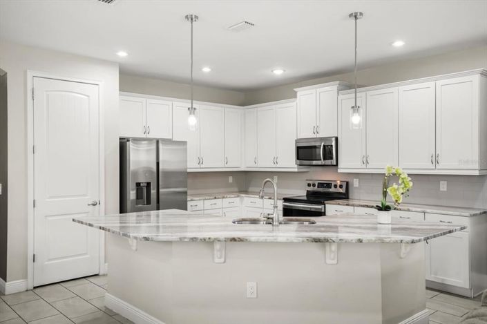 Image No.5-6 Bed Property for sale