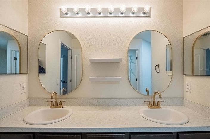 Image No.10-Propriété de 4 chambres à vendre à Davenport