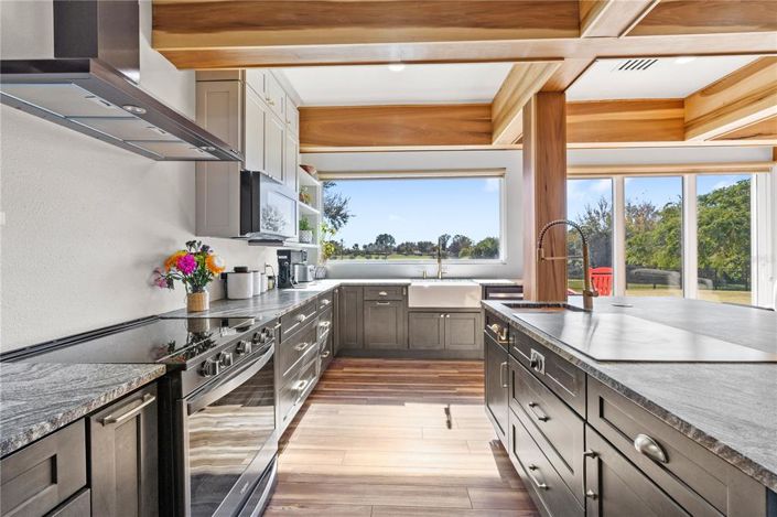 Image No.11-4 Bed Property for sale