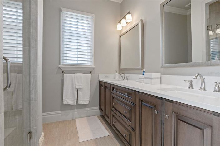 Image No.32-Propriété de 6 chambres à vendre à Golden Oak 