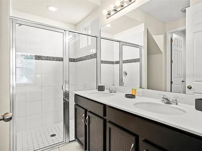 Image No.7-5 Bed Townhouse for sale