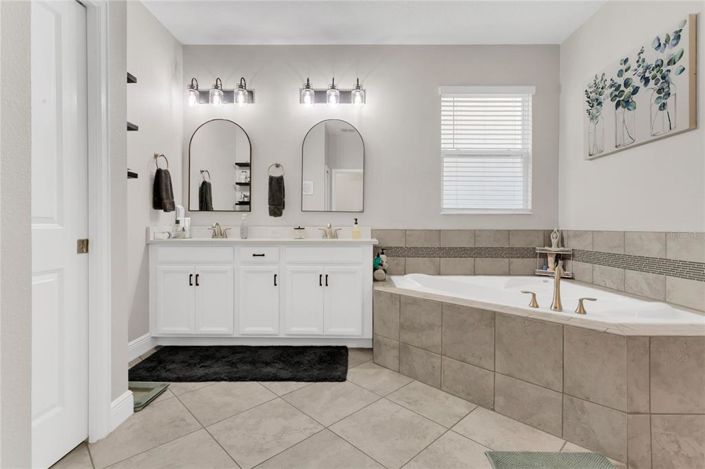 Image No.19-4 Bed Property for sale