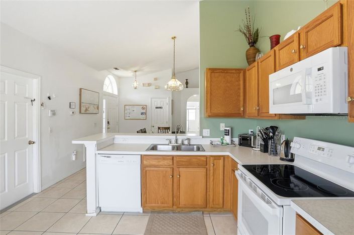 Image No.10-3 Bed Property for sale