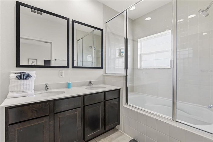 Image No.16-2 Bed Townhouse for sale