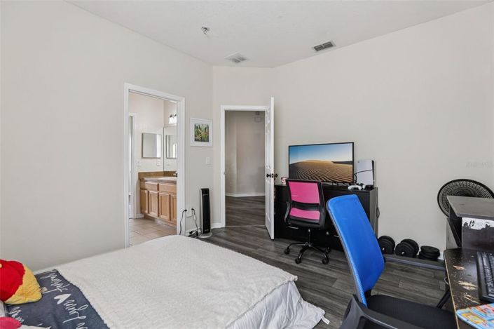 Image No.25-4 Bed Property for sale