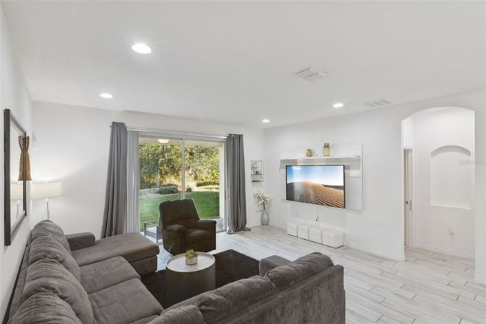 Image No.10-3 Bed Property for sale