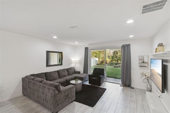 Image No.11-3 Bed Property for sale