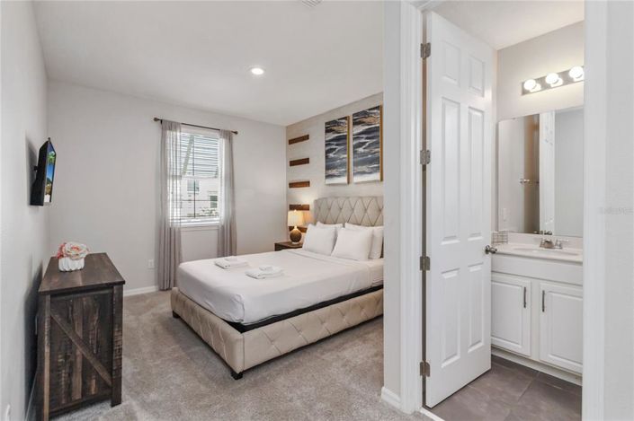 Image No.25-7 Bed Property for sale