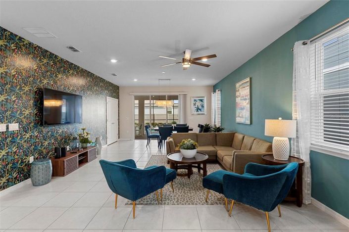 Image No.10-6 Bed Property for sale