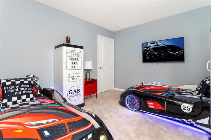 Image No.31-6 Bed Property for sale